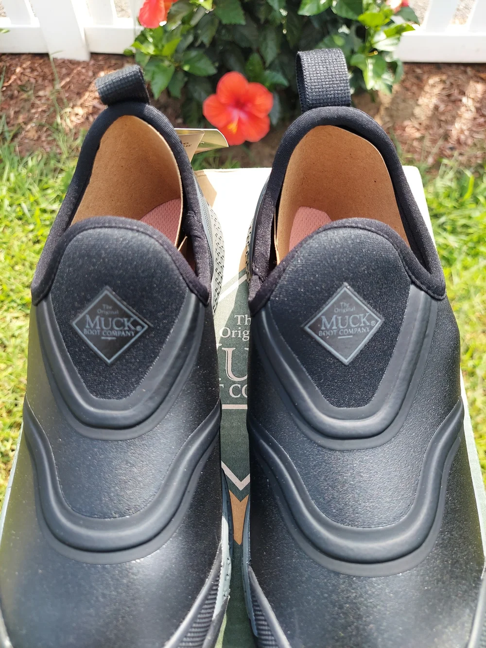 Muck Boots Outscape Low Black & Gray Slip-On Waterproof Shoes Women Size 6.5 NWT